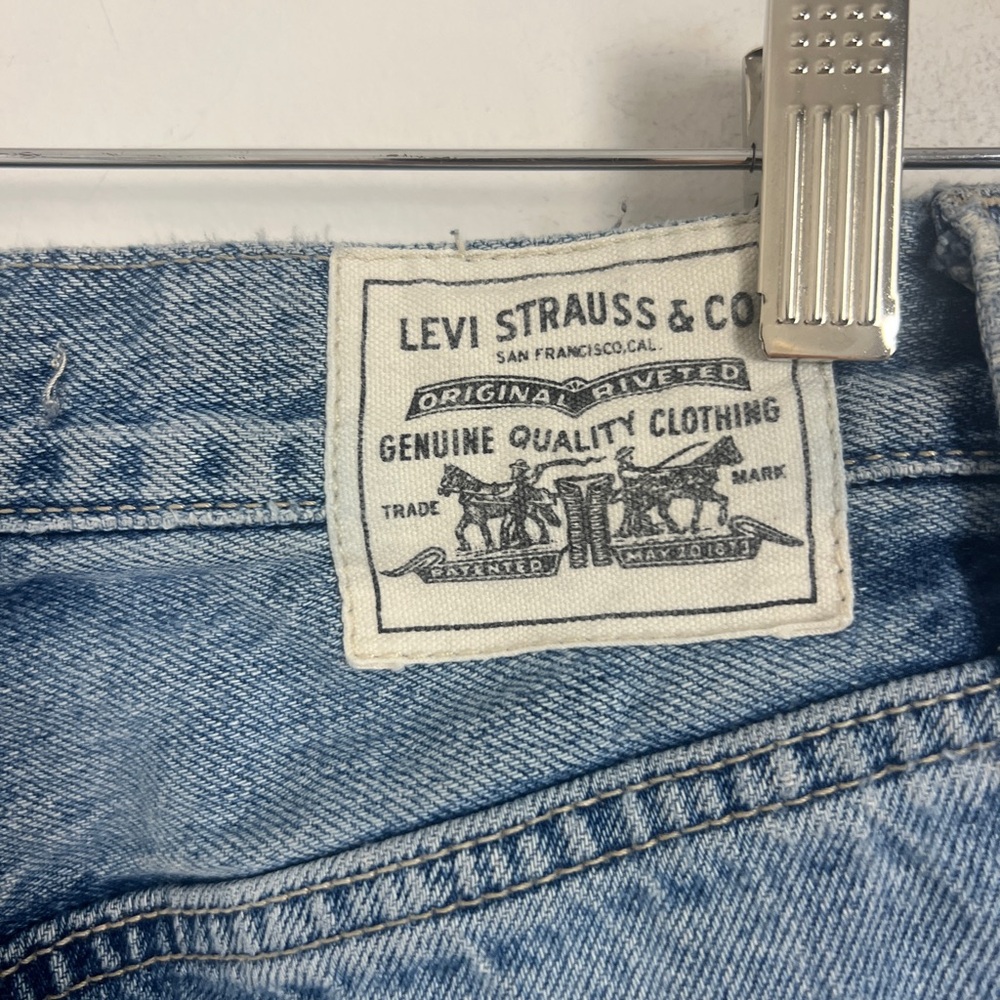 Levi's Women's Size 26 Wellthread Ribcage Straight Jeans In Medium Light Wash - Picture 12 of 15